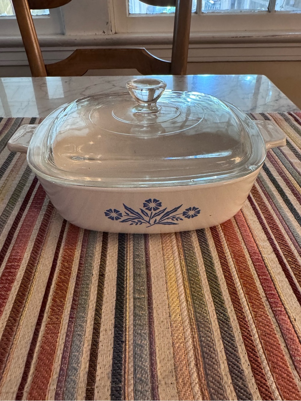Corning ware vintage 1 quart covered casserole, EUC